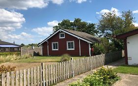 Das rote Haus hinterm Deich